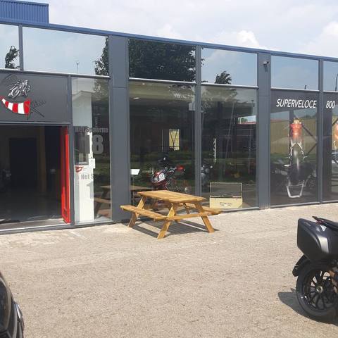Foto bij de review van Johan Verkleij
